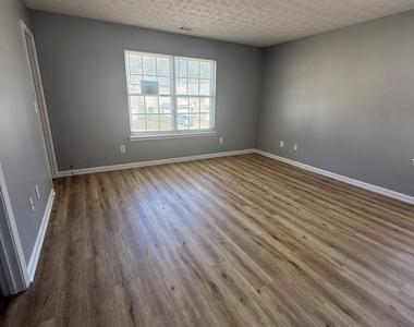 310 Lakeside Circle - Photo Thumbnail 11