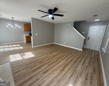 310 Lakeside Circle - Photo Thumbnail 2