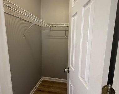 310 Lakeside Circle - Photo Thumbnail 15