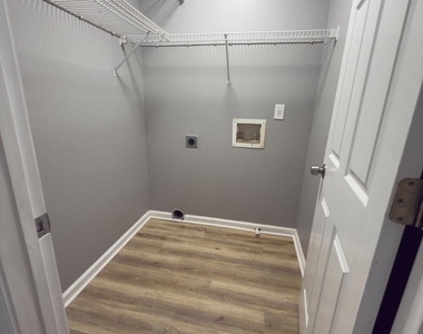 310 Lakeside Circle - Photo Thumbnail 22