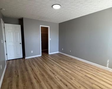 310 Lakeside Circle - Photo Thumbnail 20