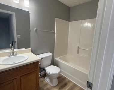 310 Lakeside Circle - Photo Thumbnail 16