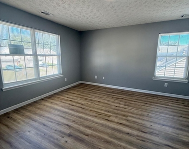 310 Lakeside Circle - Photo Thumbnail 14