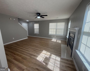 310 Lakeside Circle - Photo Thumbnail 1