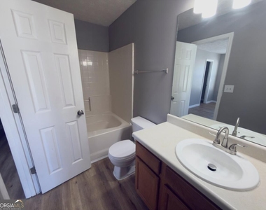 310 Lakeside Circle - Photo Thumbnail 23