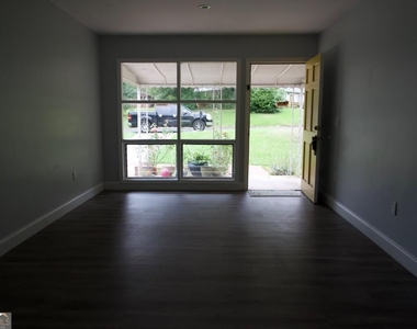 3304 Spring Drive - Photo Thumbnail 4