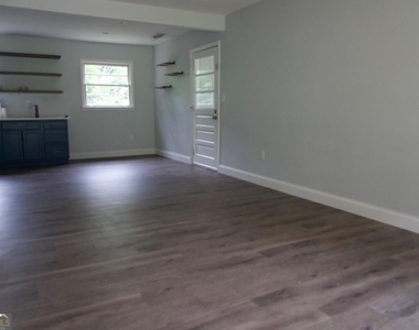 3304 Spring Drive - Photo Thumbnail 3