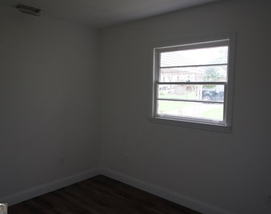 3304 Spring Drive - Photo Thumbnail 9