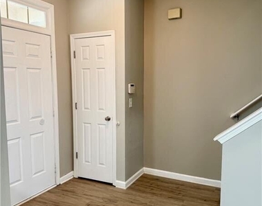 4153 Park Chase Drive - Photo Thumbnail 6