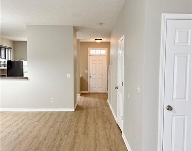 4153 Park Chase Drive - Photo Thumbnail 11
