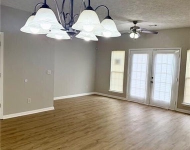 4153 Park Chase Drive - Photo Thumbnail 7
