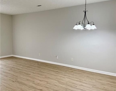 4153 Park Chase Drive - Photo Thumbnail 9