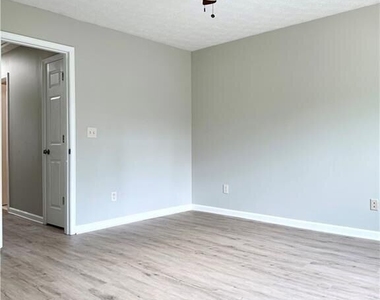 4153 Park Chase Drive - Photo Thumbnail 16