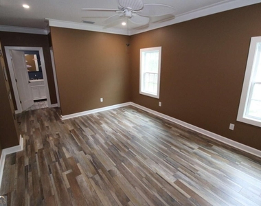 303 Mahan Street - Photo Thumbnail 15