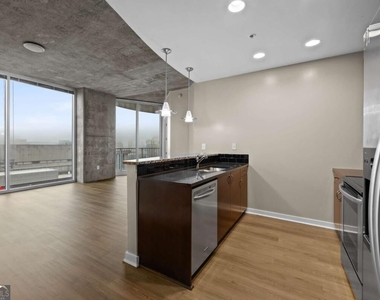 400 W Peachtree Street Nw - Photo Thumbnail 2