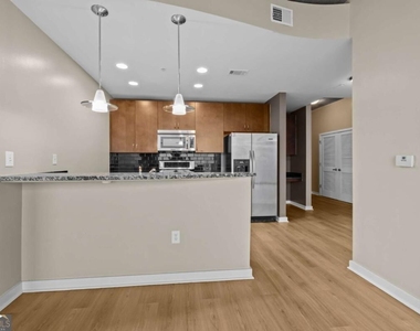 400 W Peachtree Street Nw - Photo Thumbnail 3
