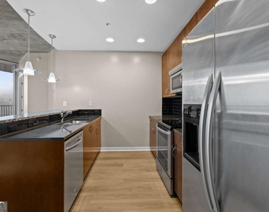 400 W Peachtree Street Nw - Photo Thumbnail 1