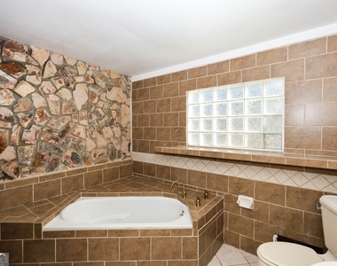 5075 Winters Chapel Road - Photo Thumbnail 18