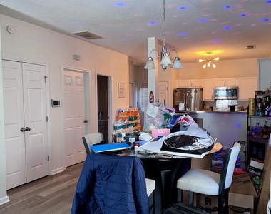 304 Commons Drive - Photo Thumbnail 6