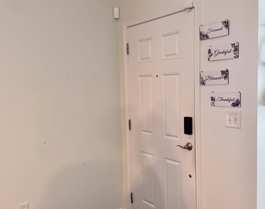 304 Commons Drive - Photo Thumbnail 3