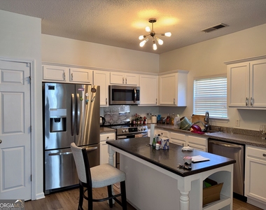 304 Commons Drive - Photo Thumbnail 9