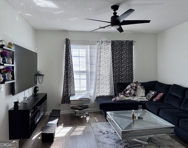 304 Commons Drive - Photo Thumbnail 5