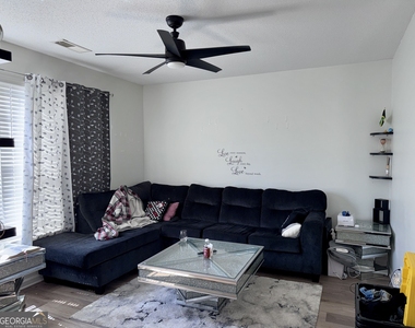 304 Commons Drive - Photo Thumbnail 4