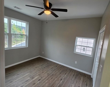 207 N 400 Center Lane - Photo Thumbnail 2