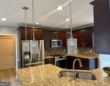 839 Michael Lee Way - Photo Thumbnail 11