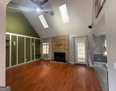 839 Michael Lee Way - Photo Thumbnail 7