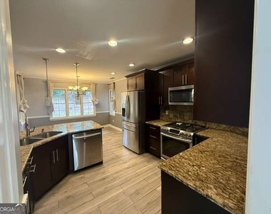 839 Michael Lee Way - Photo Thumbnail 17