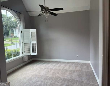 839 Michael Lee Way - Photo Thumbnail 3
