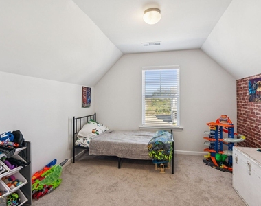566 Skye Drive - Photo Thumbnail 15