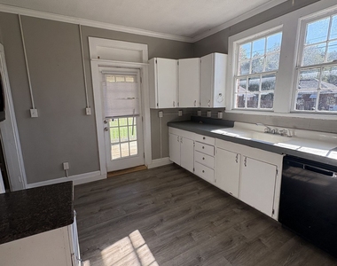 15 Elmwood Street Ne - Photo Thumbnail 9