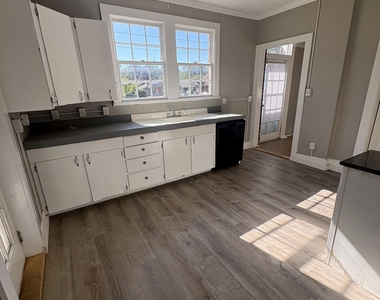 15 Elmwood Street Ne - Photo Thumbnail 7
