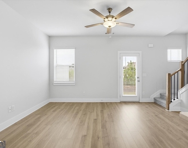 139 Chastain Drive - Photo Thumbnail 10