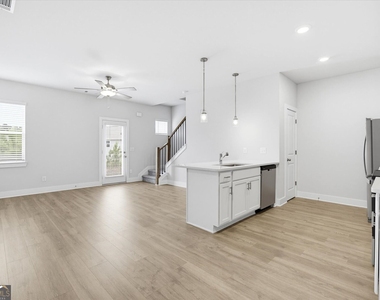 139 Chastain Drive - Photo Thumbnail 4