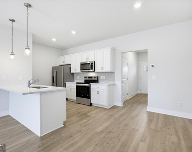 139 Chastain Drive - Photo Thumbnail 5