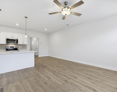 139 Chastain Drive - Photo Thumbnail 13
