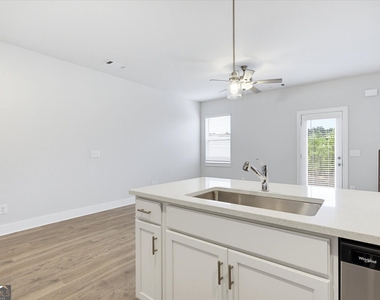 139 Chastain Drive - Photo Thumbnail 9