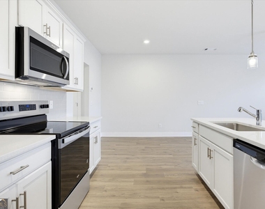 139 Chastain Drive - Photo Thumbnail 8