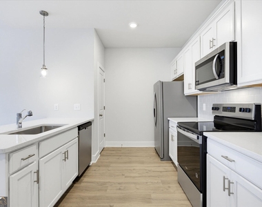 139 Chastain Drive - Photo Thumbnail 7