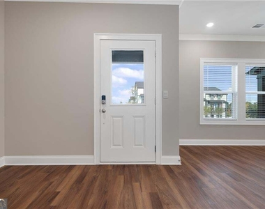 126 Reagan Street - Photo Thumbnail 3
