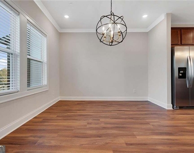 126 Reagan Street - Photo Thumbnail 5
