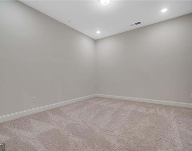 126 Reagan Street - Photo Thumbnail 29