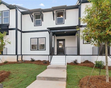 126 Reagan Street - Photo Thumbnail 1