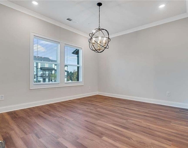 126 Reagan Street - Photo Thumbnail 4