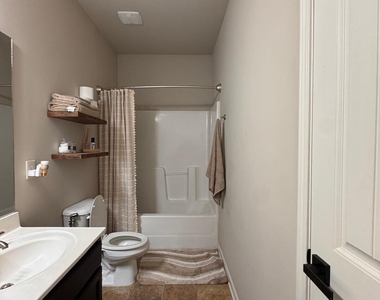 5786 Apple Grove Road - Photo Thumbnail 16