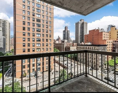 32nd &  Lexington Avenue - Photo Thumbnail 11