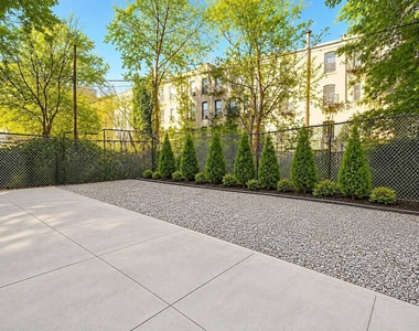 1267 Herkimer Street - Photo Thumbnail 4